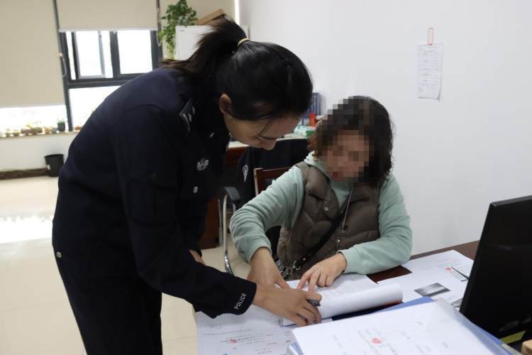 “谢谢你们<strong></p>
<p>南京期货</strong>，帮我追回炒外汇被骗的156万元钱！”