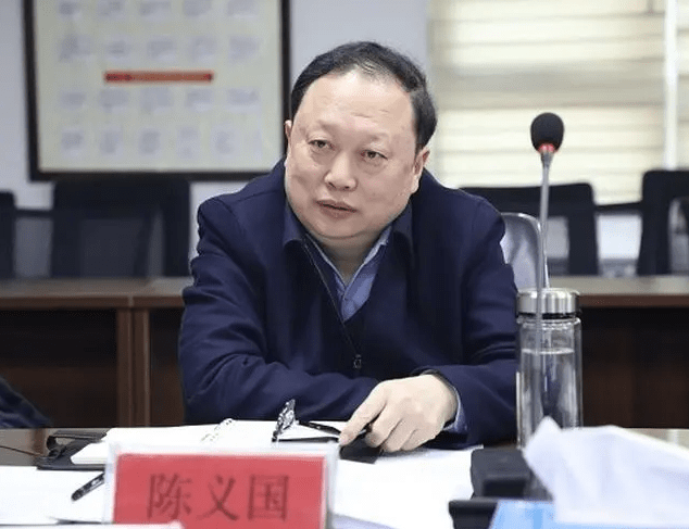 热衷“圈子文化”的国企董事长结交“政治骗子”<strong></p>
<p>p2p网站</strong>，前任还攀附了赖小民