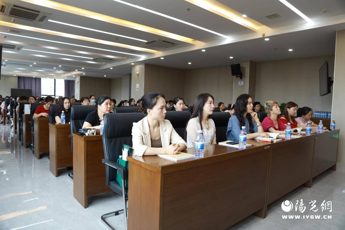 汉滨区卫生计生监督所:强化从业人员培训 规范经营场所管理