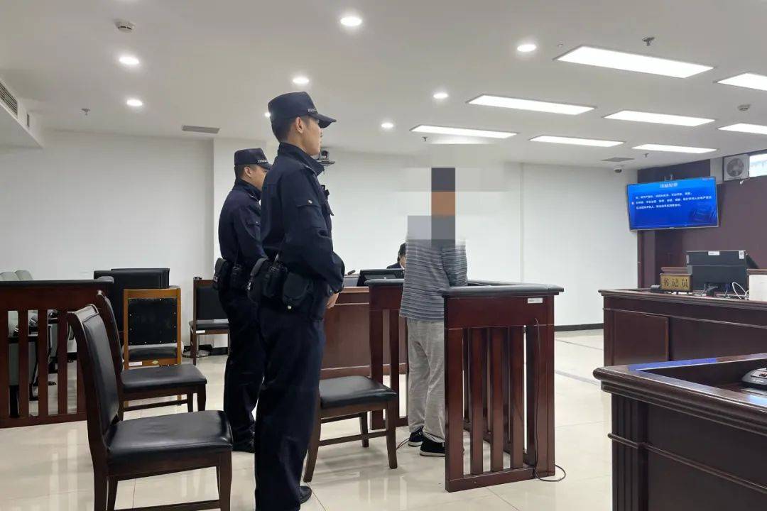 无耻！北京一对情侣租房<strong></p>
<p>证券书</strong>，遭五旬房东潜入、偷窥