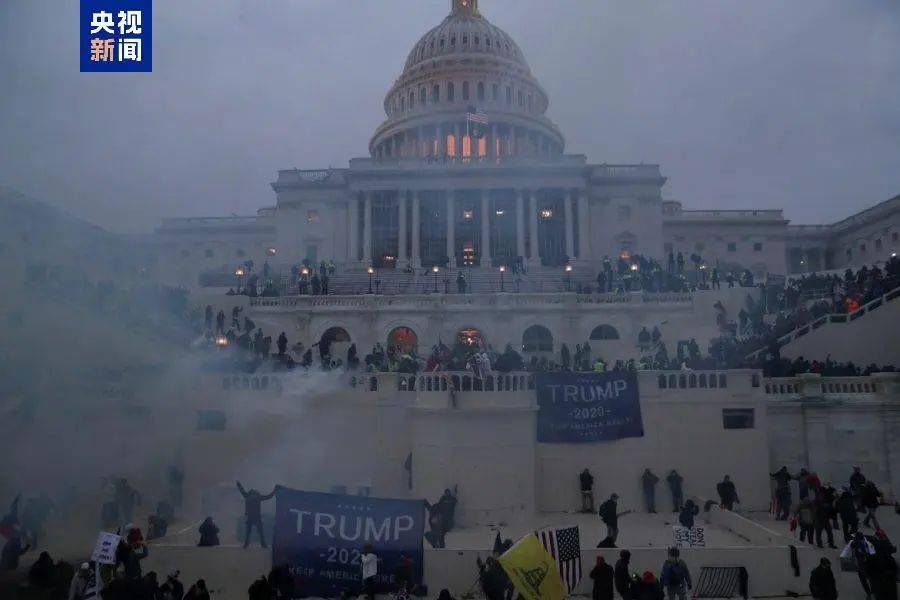 大选倒计时<strong></p>
<p>证券题</strong>，7802万人已投票！49%比48%，特朗普在最关键“摇摆州”领先！防弹玻璃、铁丝网、钢板门、狙击手，美国多州加强安保
