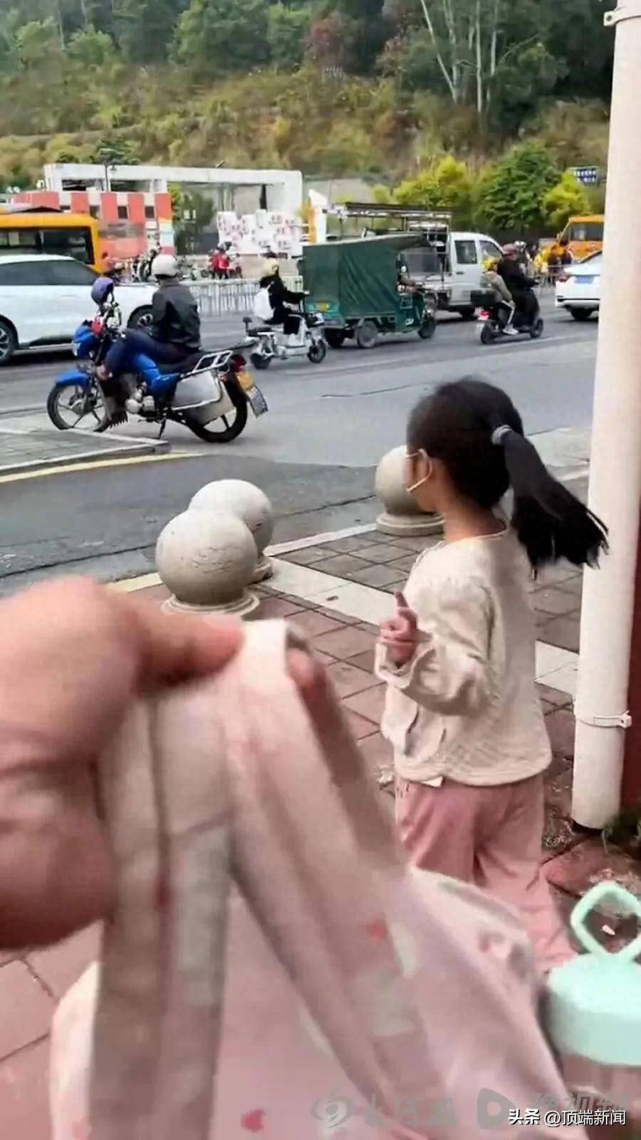 被泼开水女童返校书包现恐吓信：“再发视频<strong></p>
<p>证券之星</strong>，要你全家不好过”