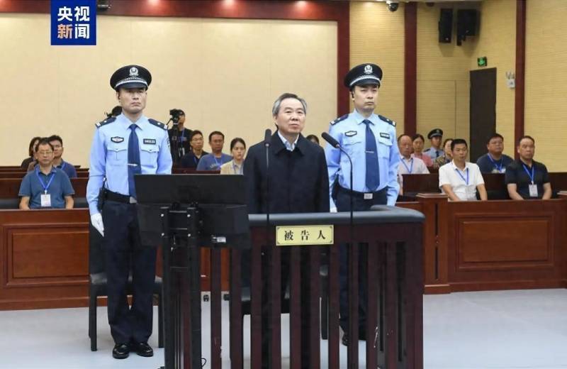 浦东新区区委书记被查<strong></p>
<p>承销证券</strong>，两天前还在调研，老上司8月被判无期