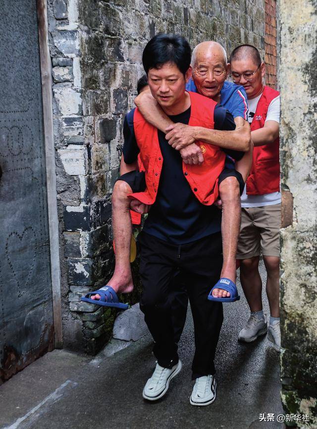 瞭望·治国理政纪事｜“<strong></p>
<p>山东证券</strong>我也是个老基层”