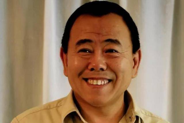 潘长江：我钱花一辈子也花不完<strong></p>
<p>证券上市公司</strong>，如今67岁却越活越“糊涂”了