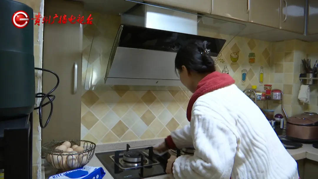 恶心坏了！贵阳一女子家中被扔进一颗“炸弹”<strong></p>
<p>证券资金账户</strong>，残羹剩饭炸开花
