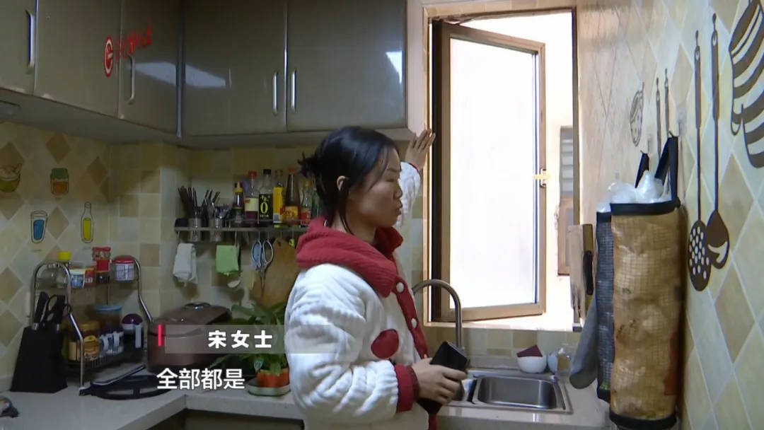 恶心坏了！贵阳一女子家中被扔进一颗“炸弹”<strong></p>
<p>证券资金账户</strong>，残羹剩饭炸开花
