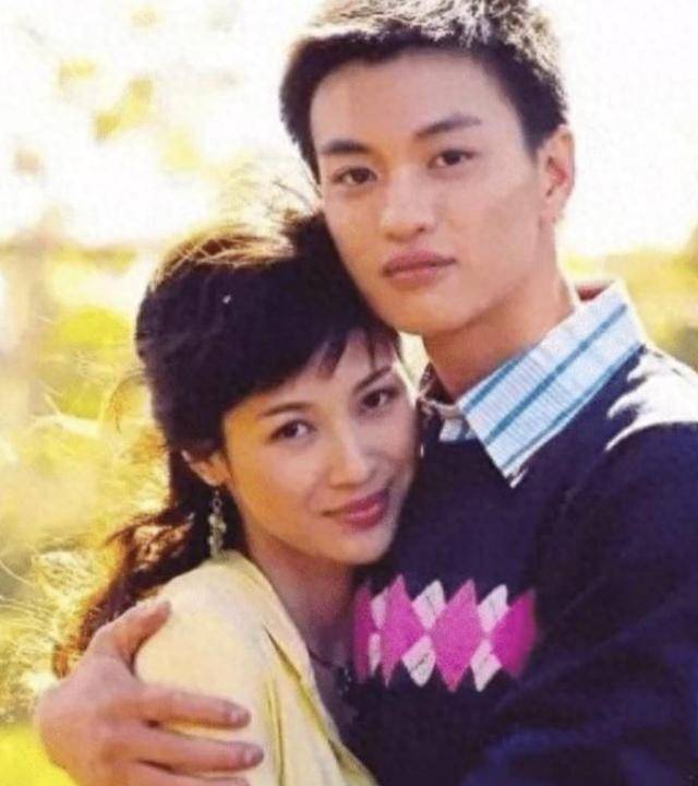 富商周旭辉<strong></p>
<p>证券资金账户</strong>，44岁娶小12岁女星童蕾，获刑3年后，妻女过得如何？
