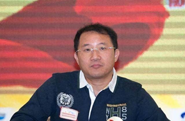 富商周旭辉<strong></p>
<p>证券资金账户</strong>，44岁娶小12岁女星童蕾，获刑3年后，妻女过得如何？