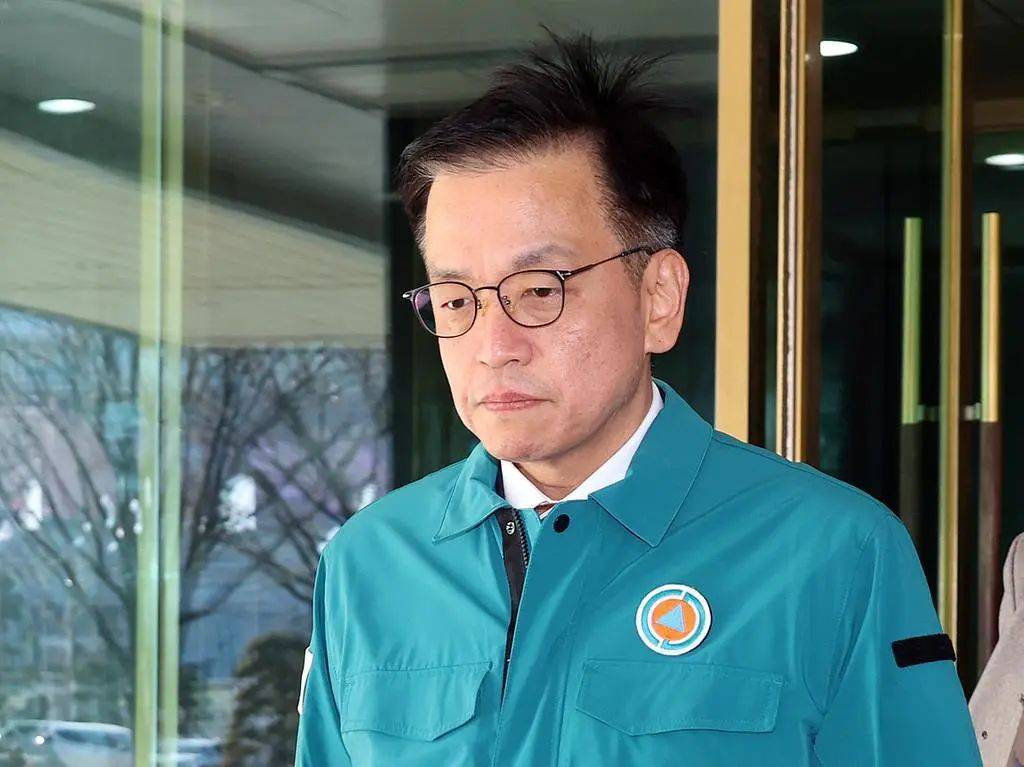 最新消息：黑匣子部分受损！179人遇难<strong></p>
<p>证券开户网上</strong>，有人一家9口都在机上，济州航空CEO鞠躬道歉！航司：事发前已投保10亿美元责任保险赔偿
