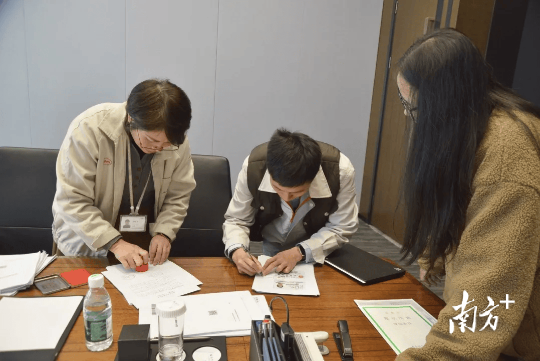 签了！比亚迪东莞再拿地<strong></p>
<p>证券公司电话</strong>，投资额超30亿元