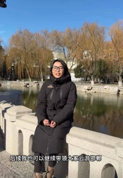 鸡窝头女士收拾漂亮上班了<strong></p>
<p>证券信托</strong>！精致一年潦草一天爆红