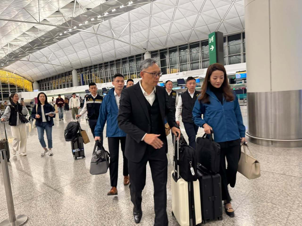 仍有12名港人被困缅甸<strong></p>
<p>证券律师</strong>，香港派专责小组前往泰国跟进