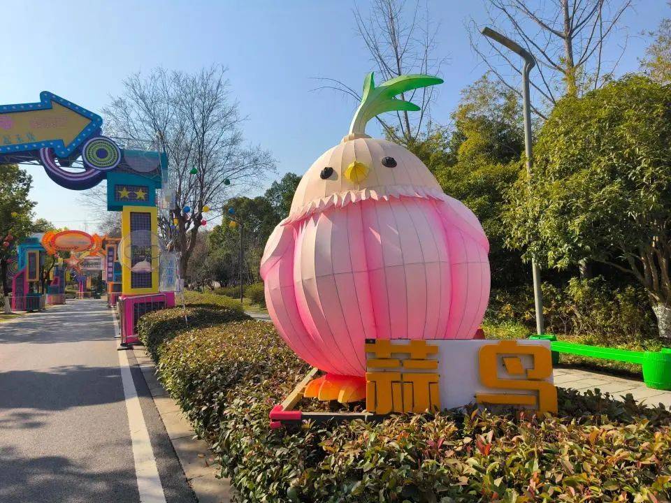 武汉一景区的“蒜鸟灯”走红<strong></p>
<p>中信证券股票</strong>，还有“武汉话段位”