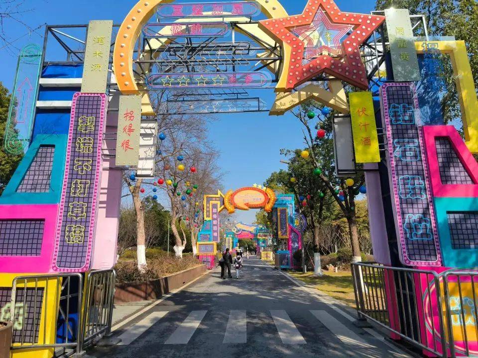 武汉一景区的“蒜鸟灯”走红<strong></p>
<p>中信证券股票</strong>，还有“武汉话段位”