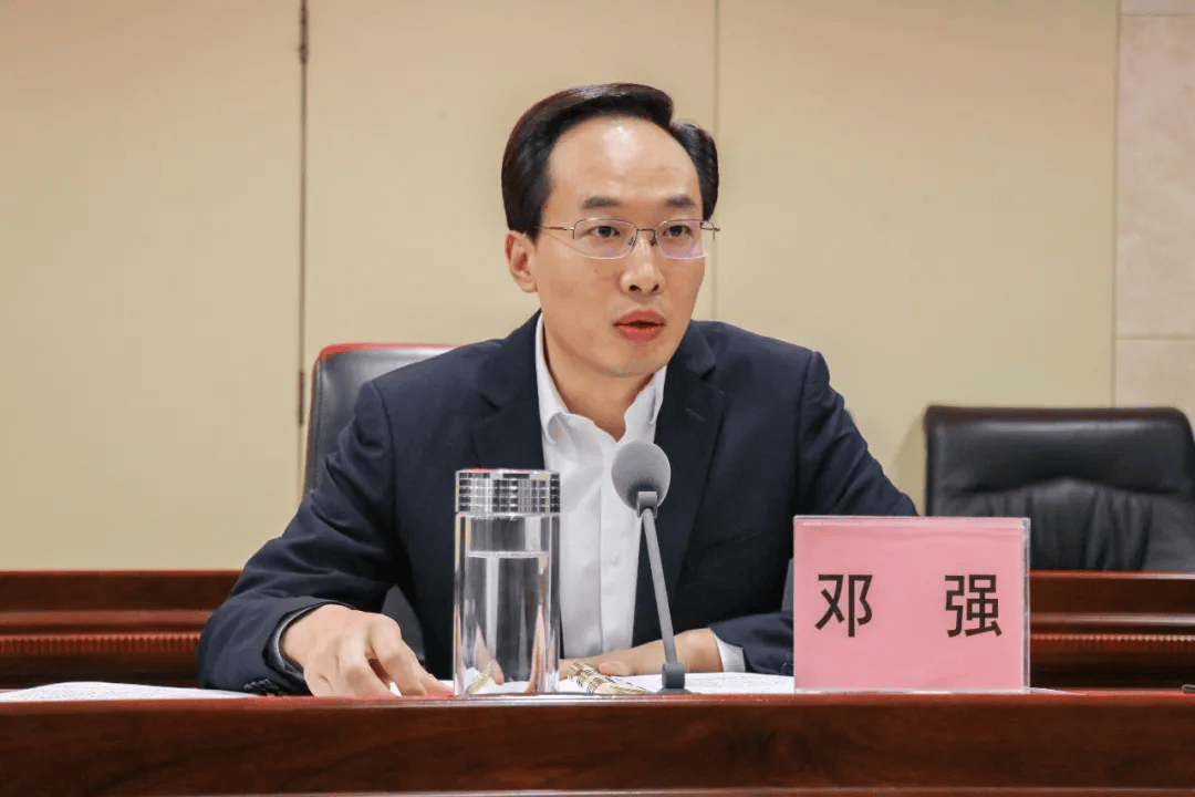 “80后”县长邓强<strong></p>
<p>中信证券股票</strong>，严重违反党的政治纪律、组织纪律、廉洁纪律、工作纪律和生活纪律