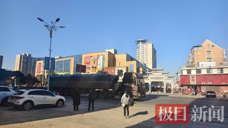 “没料到政府宁可多花钱让公路改道”<strong></p>
<p>深圳证券所</strong>，江西“最强钉子户”独守孤房