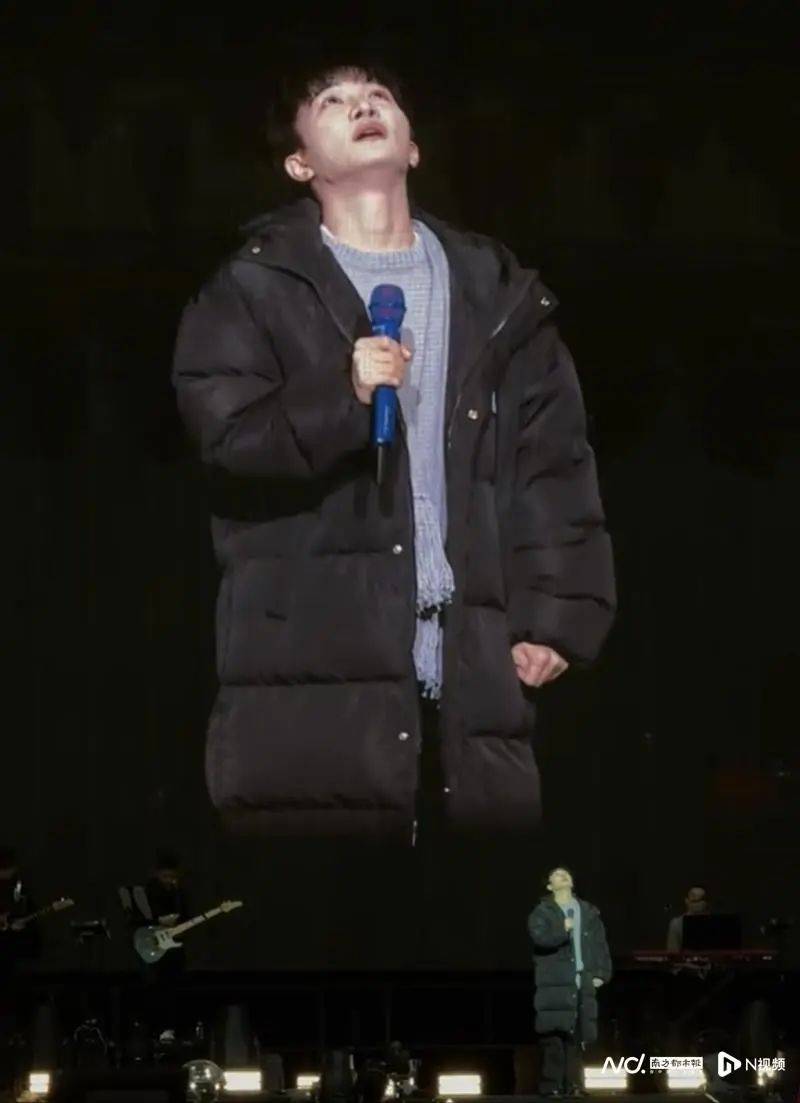 歌手周深含泪鞠躬道歉<strong></p>
<p>微信微证券</strong>，“从来没有这么害怕站在舞台上”