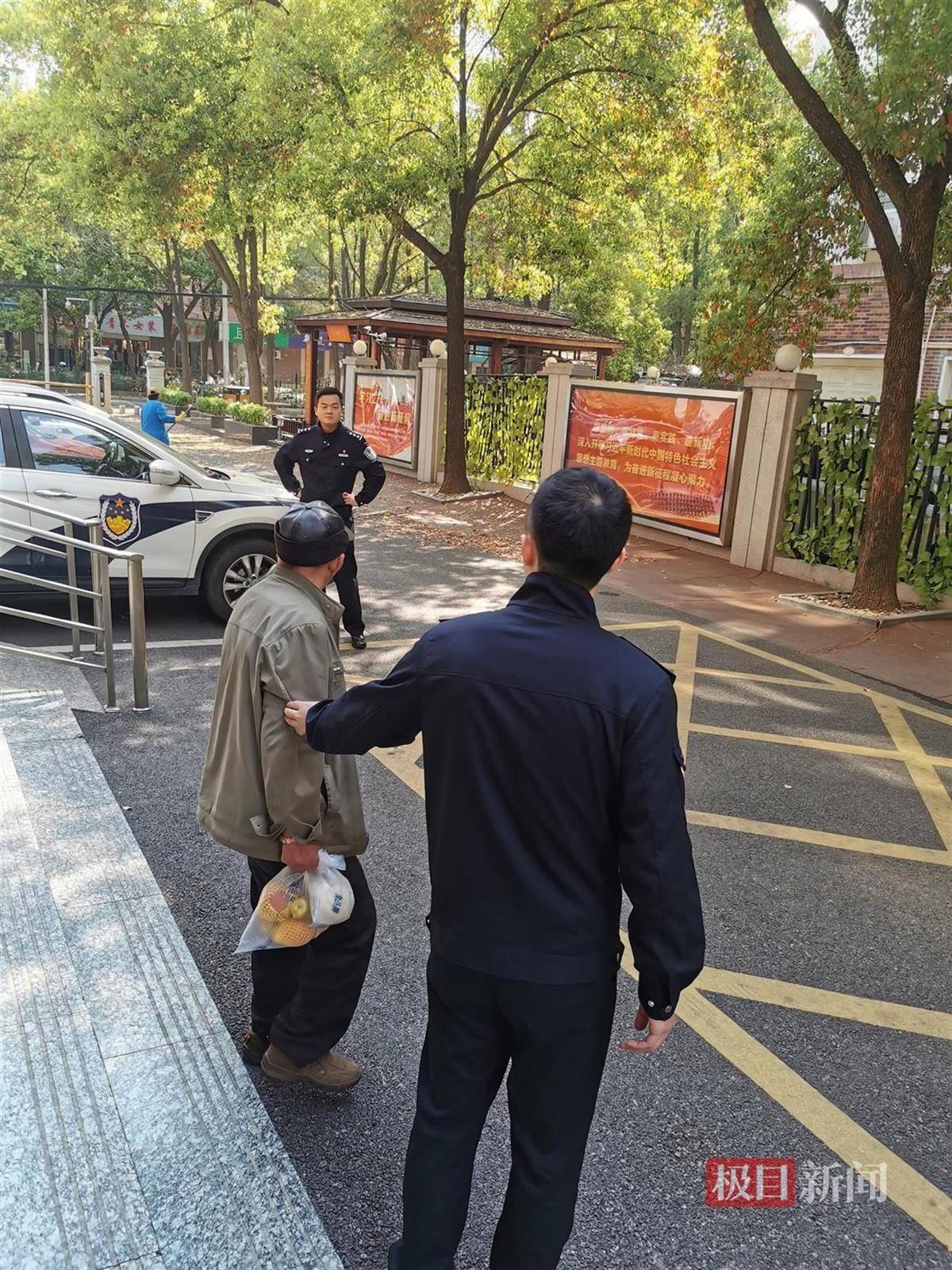 年近八旬老人退休金仅每月2000余元<strong></p>
<p>通达信证券</strong>，竟被这个小伙子当成提款机