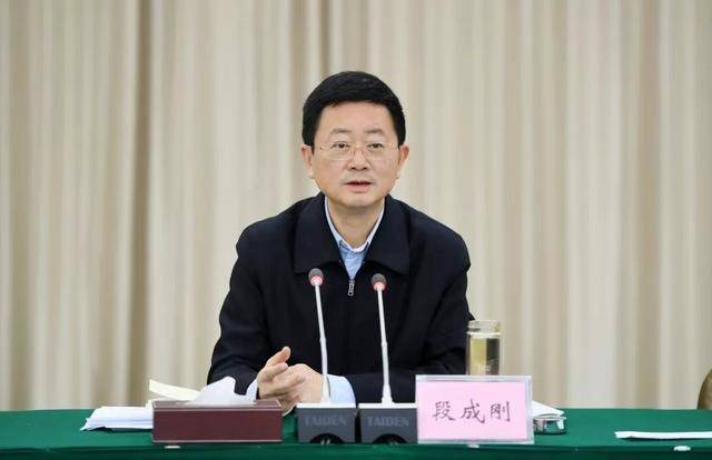 省部级高官任上落马<strong></p>
<p>中信证券 开户</strong>，前下属两天前被查