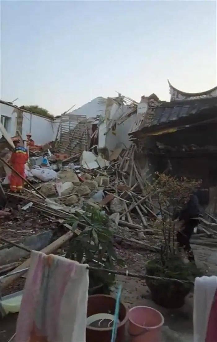 福建一民宅倒塌7人被埋<strong></p>
<p>证券估值</strong>，亲历者：房龄已超60年