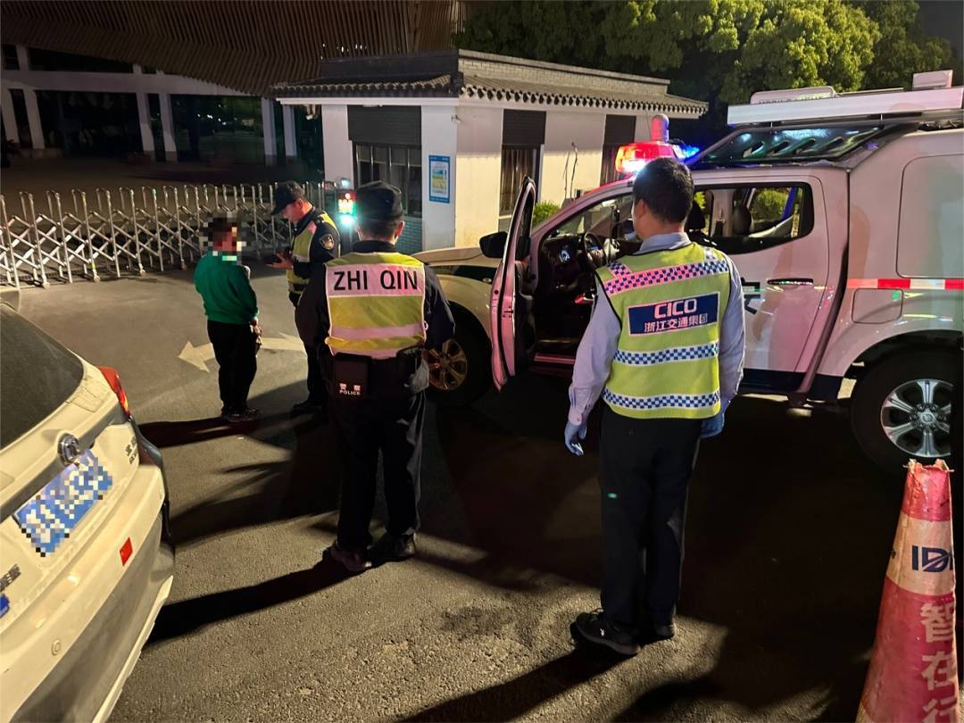 12岁男孩凌晨偷开父母车上高速<strong></p>
<p>证券商</strong>，因车技太差被发现了……