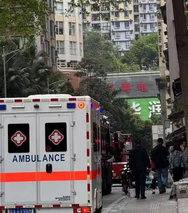 “右眼几乎失明<strong></p>
<p>证券商</strong>，手部截肢”！广州一男孩在家做实验被炸伤，最新情况