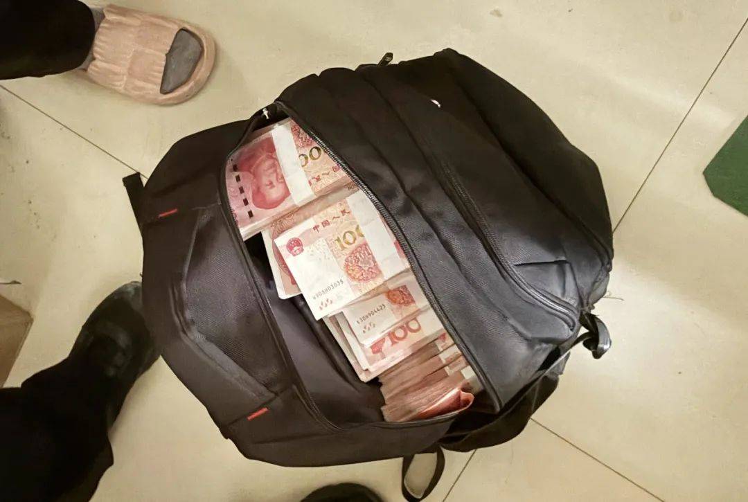 事发桂林<strong></p>
<p>证券自营</strong>！背包里装的1000000元现金被警方紧急拦截