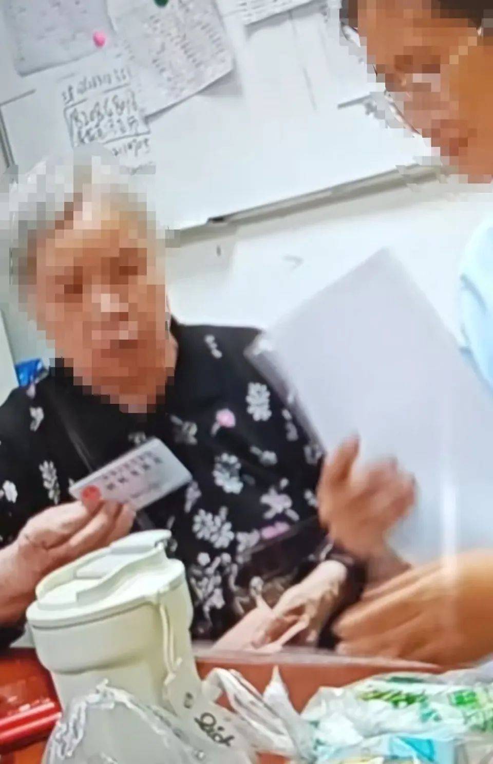 84岁老太被大女儿带出养老院<strong></p>
<p>证券自营</strong>，取光40万存款！小女儿：养老院应担责
