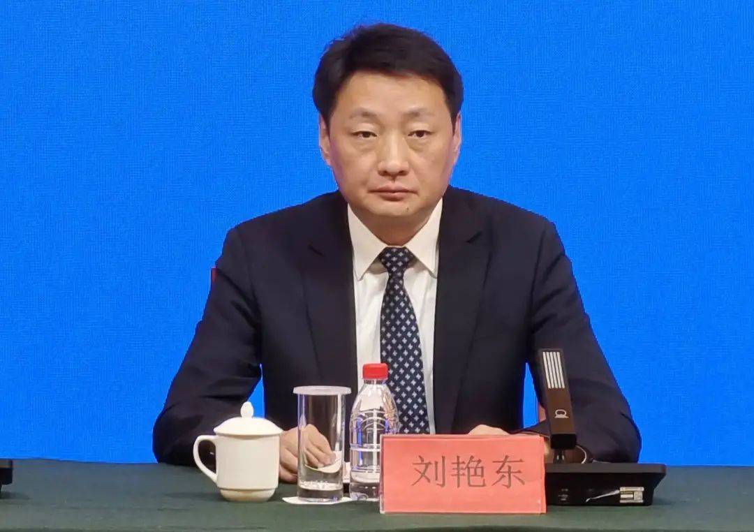 刘艳东<strong></p>
<p>证券监管</strong>，官宣落马