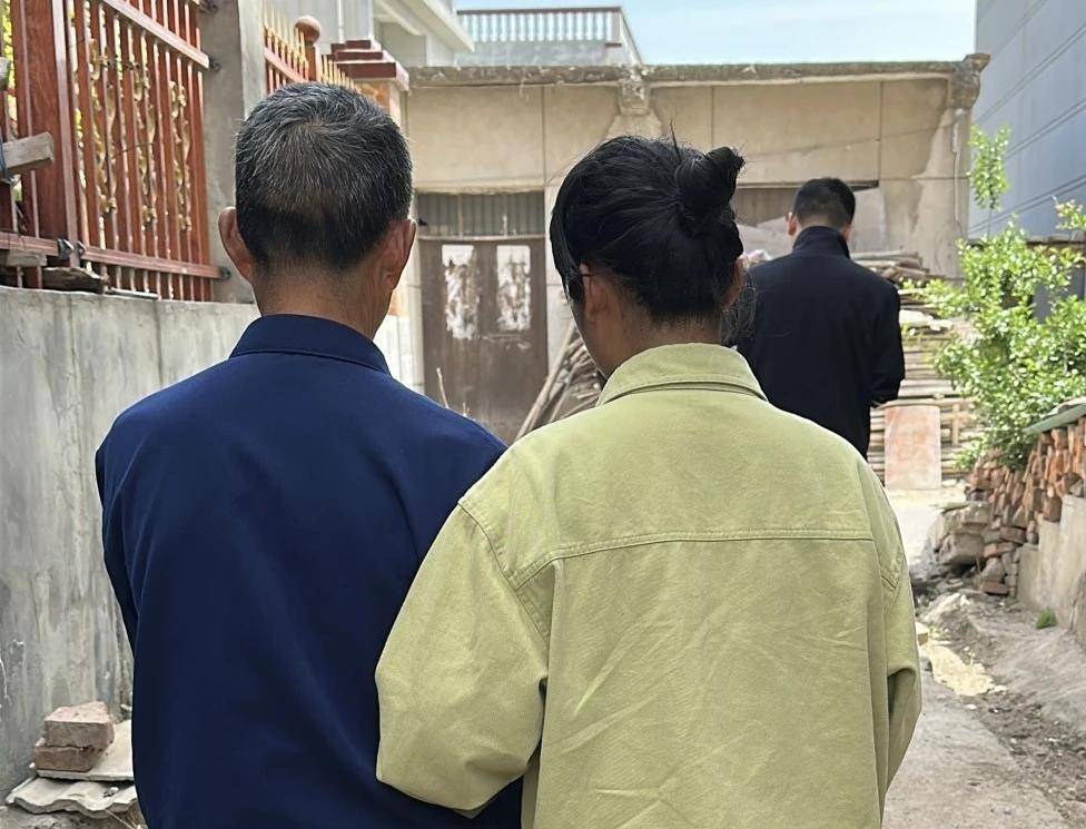 女孩跟男友外出打工失踪<strong></p>
<p>证券的佣金</strong>，15年后被找到已育两子 父亲：她当年流浪到河南，不知回家的路