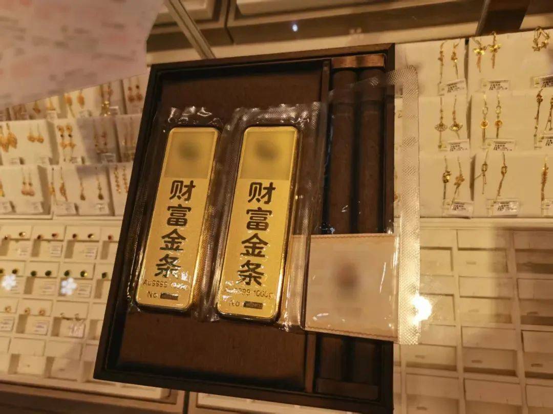 疯狂买入<strong></p>
<p>证券从业</strong>！镇江一大爷花了164万！结果……