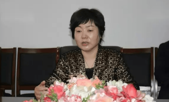 田淑敏<strong></p>
<p>证券从业基金</strong>，欺上瞒下
