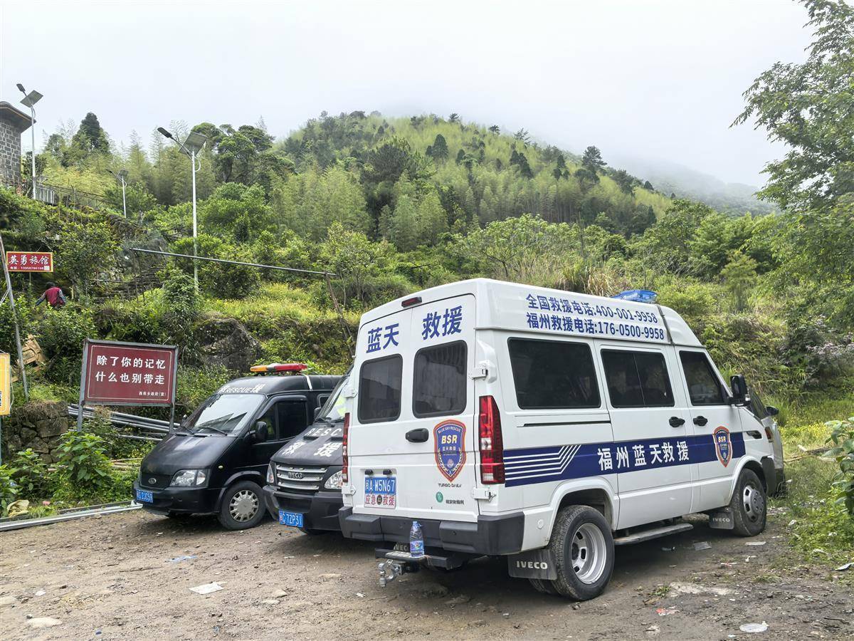 不到7点<strong></p>
<p>网络证券</strong>，搜寻福建8岁失踪男童的救援队伍已经出发