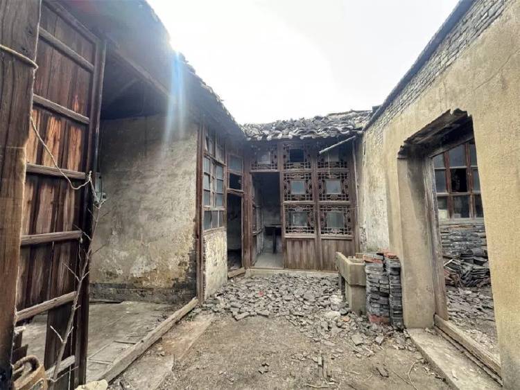 扬州一清代文物合院618元起拍<strong></p>
<p>证券直播</strong>，此前已流拍两次