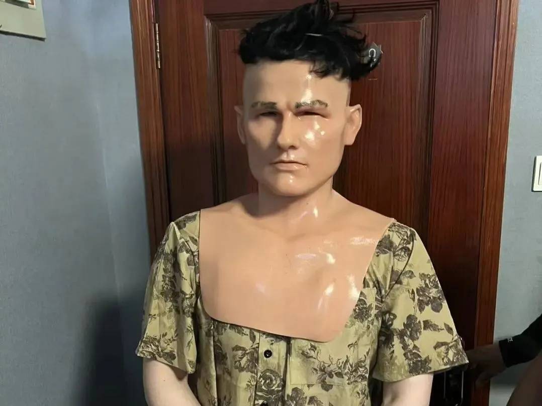 江苏一男子戴仿真“人皮”面具入室盗窃<strong></p>
<p>证券事务代表</strong>，流窜多个小区作案，涉案金额达15万余元
