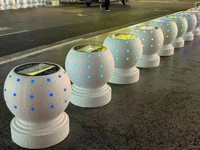 深圳“充电墩”火出圈？网友：科技感满满<strong></p>
<p>粤开证券</strong>，方便又吸睛