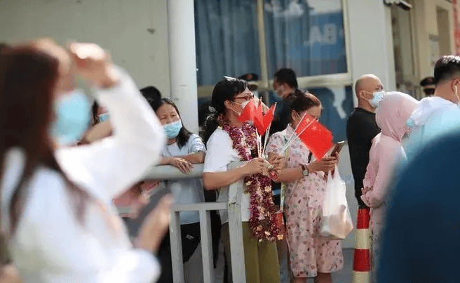 女子请假陪孩子高考被开除<strong></p>
<p>中信证券电话</strong>，称领导口头同意！公司不认：旷工！官司一路打到高院……