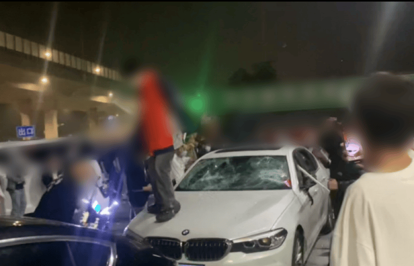 加油站内砸车打人<strong></p>
<p>证券从业证书</strong>，23名嫌疑人被临沂警方抓获
