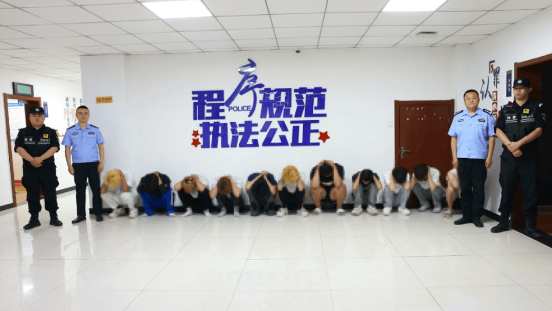 加油站内砸车打人<strong></p>
<p>证券从业证书</strong>，23名嫌疑人被临沂警方抓获