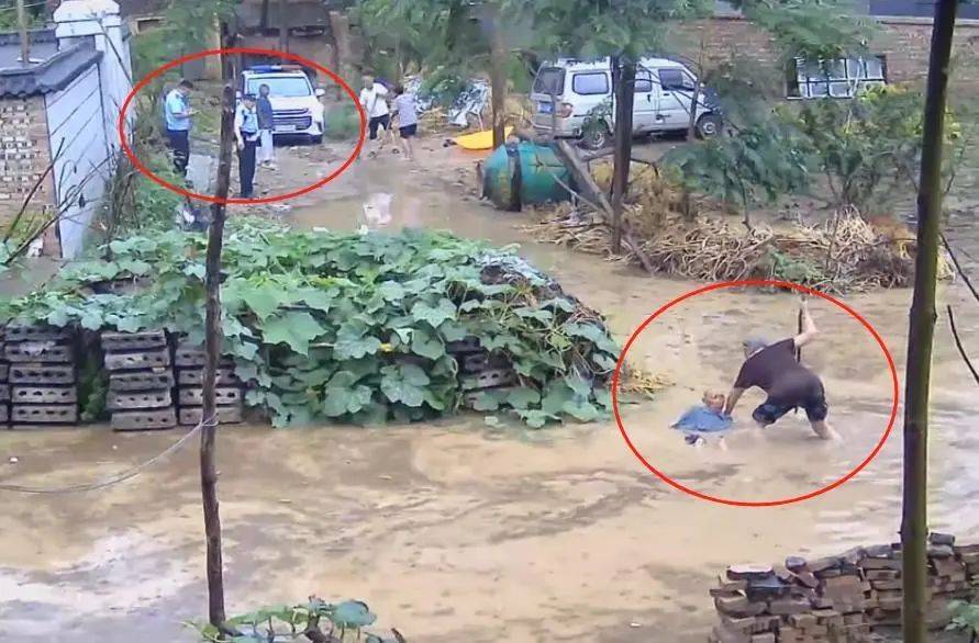 水中摔倒老人家属回应民警被免职：公开视频不是为了要处理谁<strong></p>
<p>证券从业证书</strong>，挖排水沟后家门口积水已退