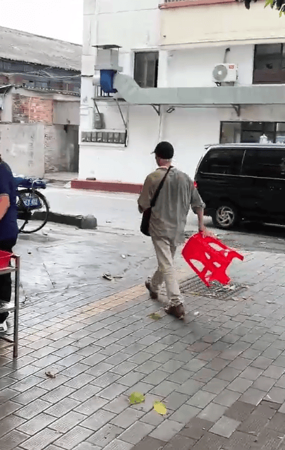 广东江门一饭店白米饭免费<strong></p>
<p>四川证券</strong>，老人每天打一碗米饭配酱油吃，店主：只要营业，就一直提供