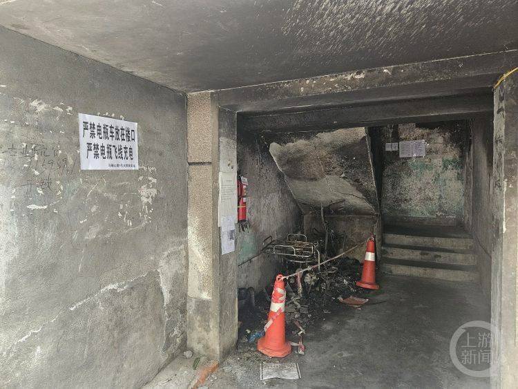 成都一小区电瓶车楼道“飞线充电”酿火灾<strong></p>
<p>证券行情</strong>，一家四口1死2伤，涉事车主被刑拘