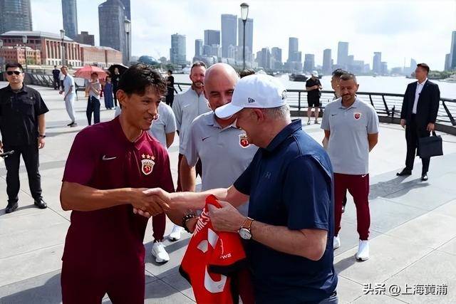 澳大利亚总理抵沪再次漫步外滩<strong></p>
<p>中信证券</strong>，旁边还有上海球迷“老熟人”，你偶遇了吗？