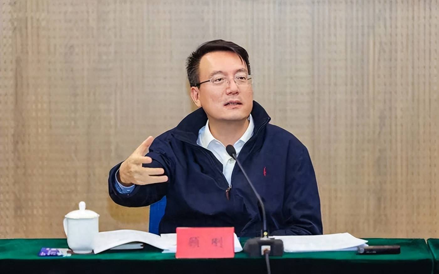 <strong></p>
<p>证券投资风险</strong>他或将成为全国副省级城市政府最年轻“一把手”