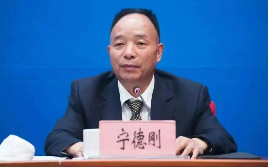 市委原书记、市政协原主席、原董事长<strong></p>
<p>证券研究员</strong>，云南3天通报3人落马