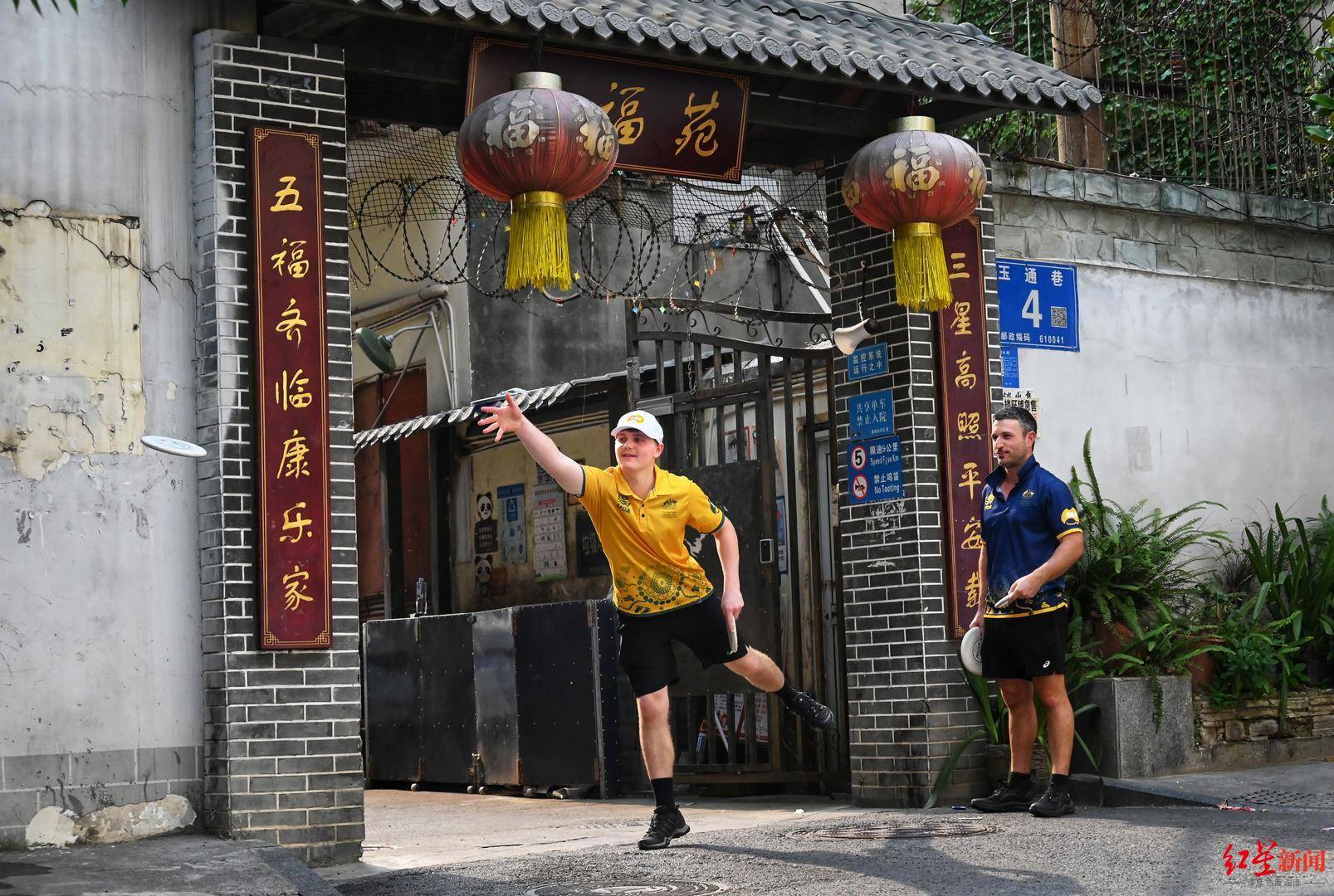在成都的公园里<strong></p>
<p>上市证券公司</strong>，为世运会热身！澳大利亚掷准飞盘队特殊的赛前“体验”