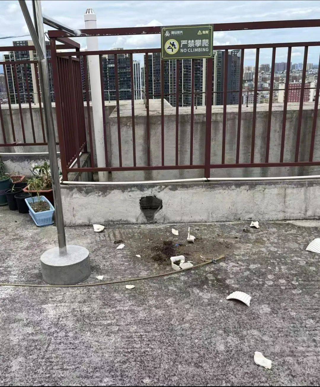 湖南衡阳29岁女子疑被男友施暴后从25楼跳下身亡 男友徐某此前还刺激说：“你放心<strong></p>
<p>证券执业</strong>，她不会去死的”