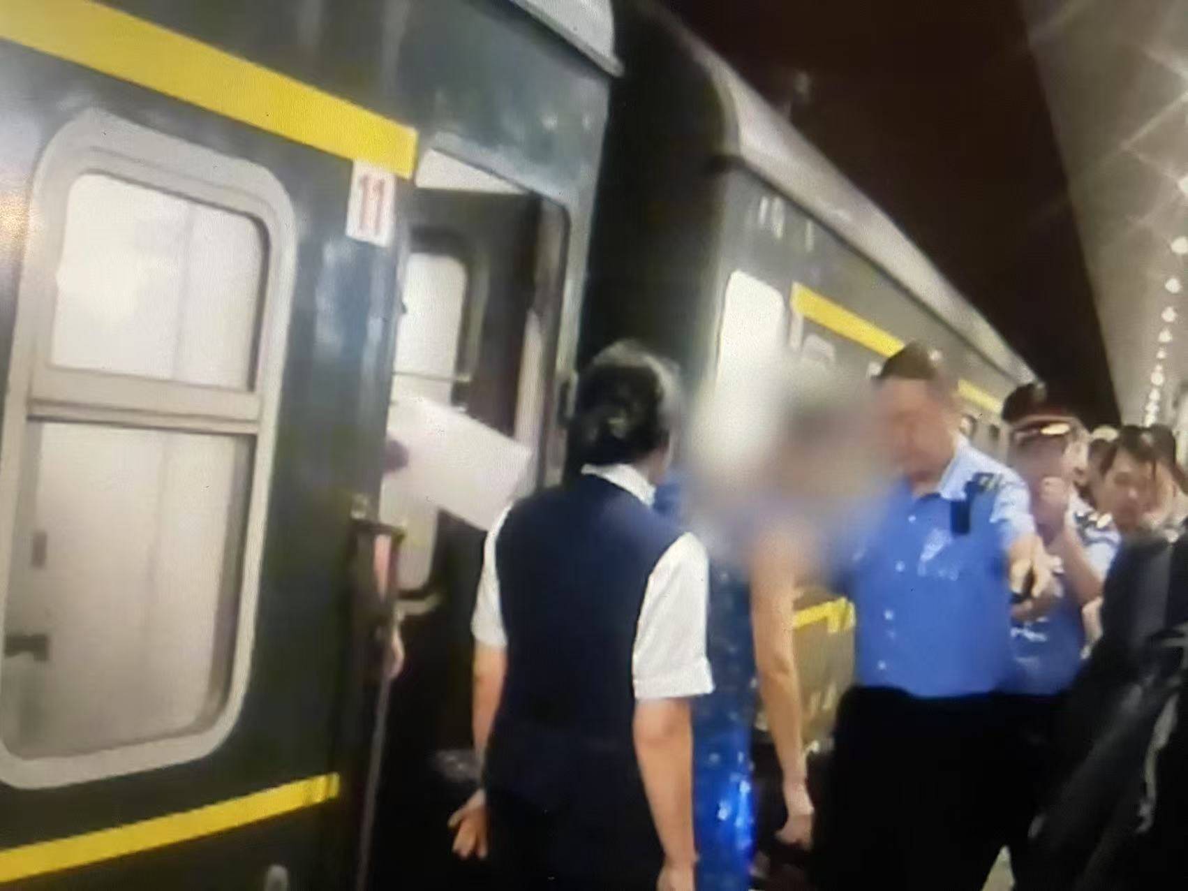 女子火车上“霸座”不听劝<strong></p>
<p>证券公司营业部</strong>，抵达北京后行政拘留7天！