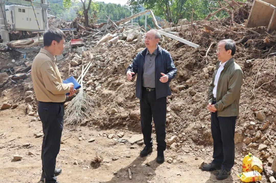 北京市委书记尹力、市长殷勇到怀柔区检查灾后恢复重建工作<strong></p>
<p>平安证券开户</strong>，看望慰问尹春燕亲属、受灾群众和抢险救灾一线工作人员